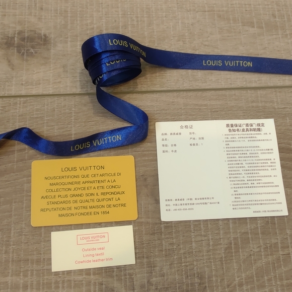 Authentic Louis Vuitton Small Gift Box with Ribbon and Cards - Picture 3 of 12